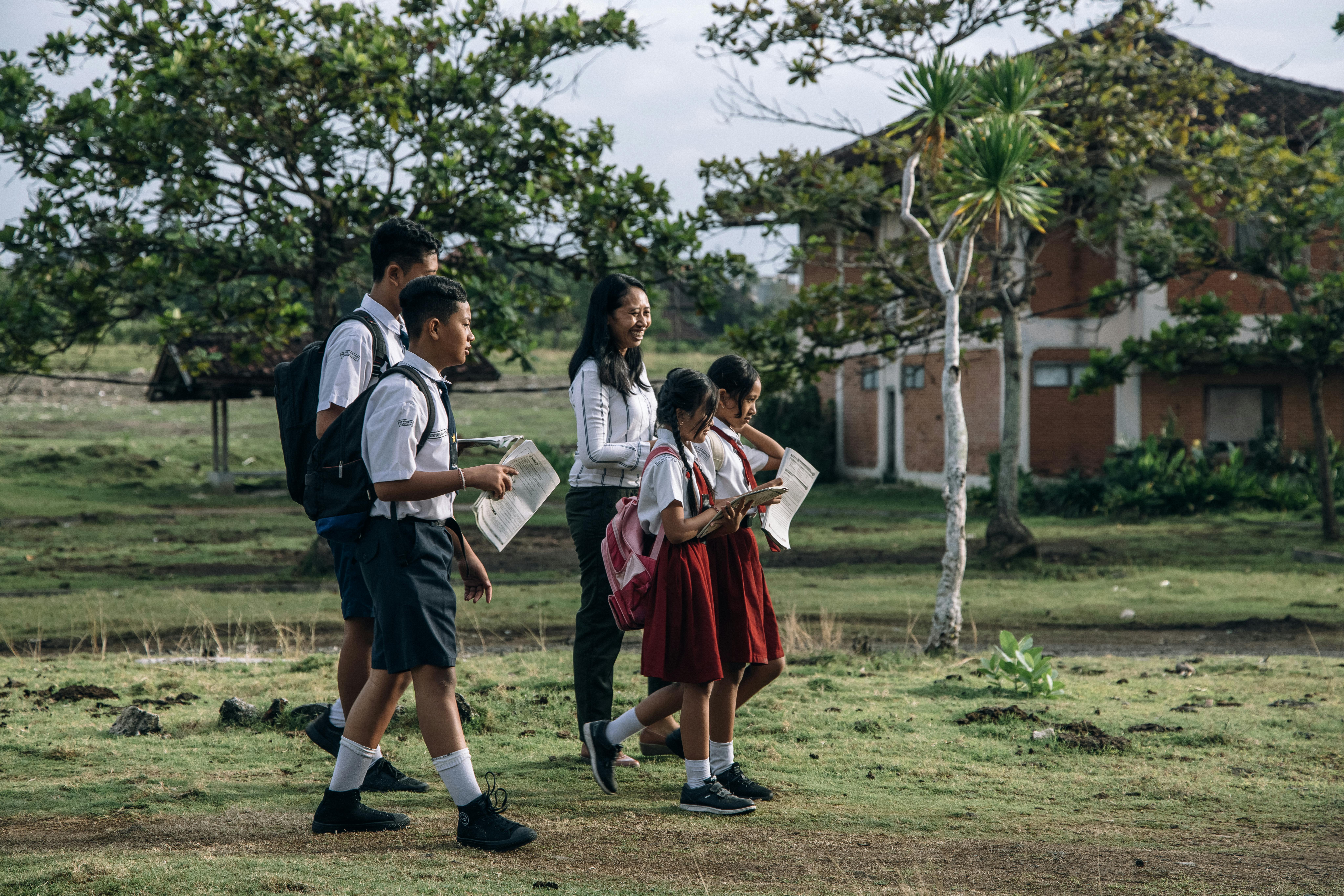 Biaya Pendidikan Anak dari TK sampai Kuliah: Panduan Lengkap & Cara Cerdasnya Menyiapkan Dana
